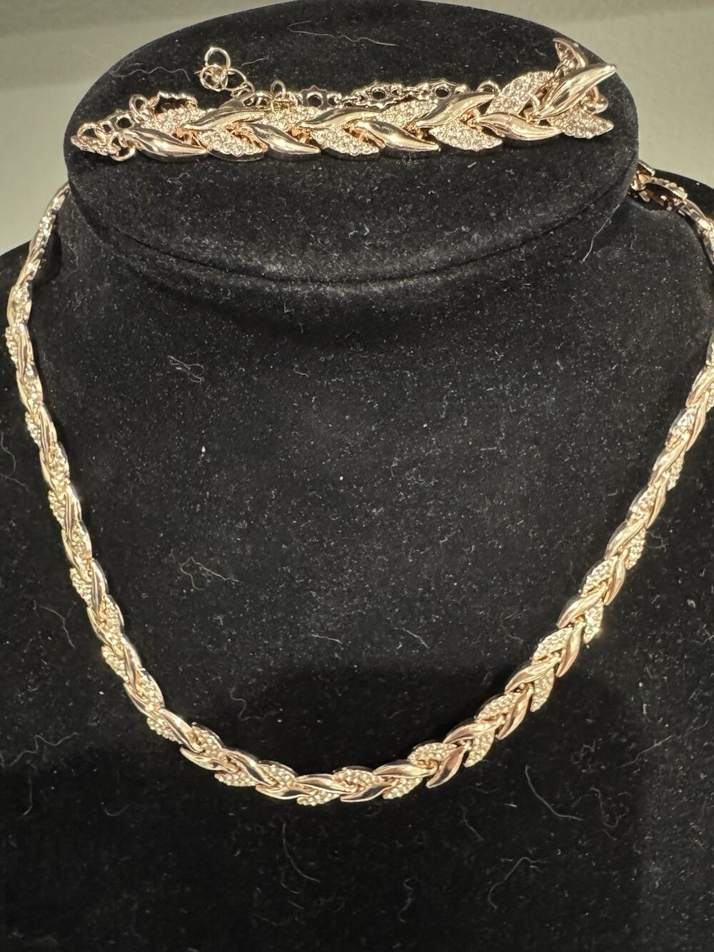 New Rose Gold Mermaid Tail Necklace & Bracelet Set Sparkly
